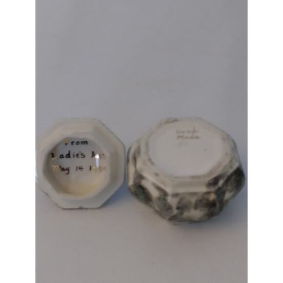 VTG Floral Trinket Box Dish Beautiful Delicate Flower and Leaves on Lid  (9) - Picture 6 of 7